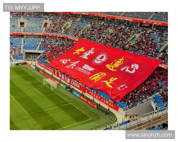 足球明星热情拥抱国足展现团结力量感动无数球迷瞬间回顾